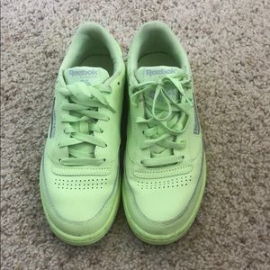 Reebok Classic in Neon Green